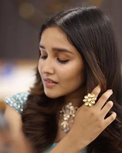 anikha-surendran-latest-photos-0518