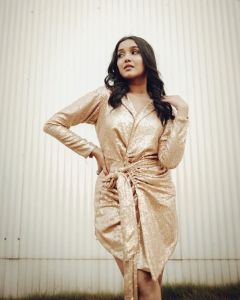 anikha-surendran-latest-photos-in-golden-dress.webp-002