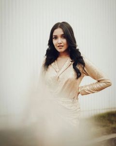 anikha-surendran-latest-photos-in-golden-dress.webp