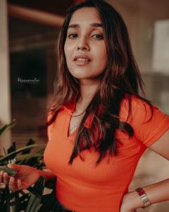 anikha-surendran-latest-photos-in-new-style-004