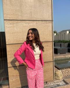 anikha-surendran-latest-photos-in-new-style-006