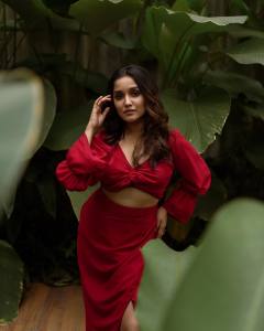 anikha-surendran-latest-photos-in-red-shorts-002