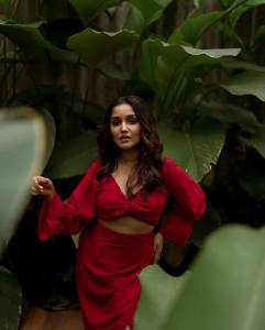 anikha-surendran-latest-photos-in-red-shorts-003