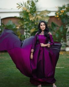 anikha-surendran-latest-photoshoot-in-gown-2154-001