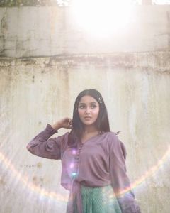 anikha-surendran-latest-photoshoot-in-skirt-and-top-002