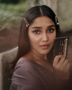 anikha-surendran-latest-photoshoot-in-skirt-and-top-004