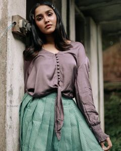 anikha-surendran-latest-photoshoot-in-skirt-and-top-005