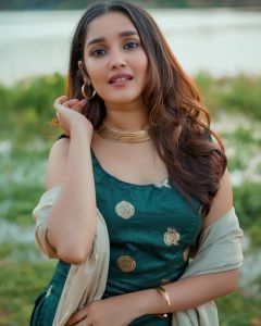 anikha-surendran-new-photo-06123-002