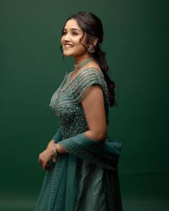 anikha-surendran-new-photos-and-dressing-style-007