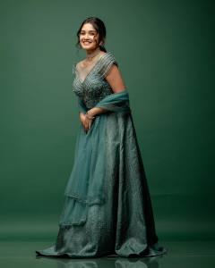 anikha-surendran-new-photos-and-dressing-style-008