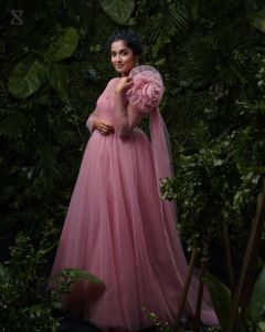 anikha-surendran-new-photos-in-pink-gown-001