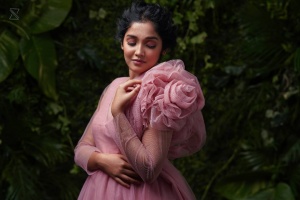 anikha-surendran-new-photos-in-pink-gown
