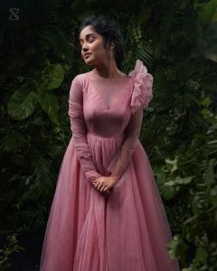 anikha-surendran-new-photos-in-pink-gown.webp-004