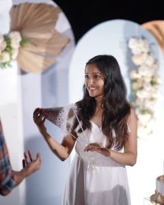 anikha-surendran-new-photoshoot021-003