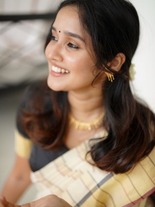 anikha-surendran-new-styling-photoshoot-photos-003