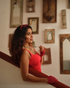 anikha-surendran-new-styling-photoshoot-photos-008