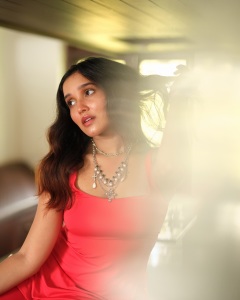 anikha-surendran-new-styling-photoshoot-photos-009