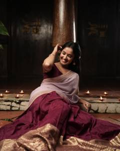 anikha-surendran-pavadai-davani-diwali-2023-look-photos-002
