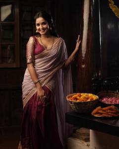 anikha-surendran-pavadai-davani-diwali-2023-look-photos-007