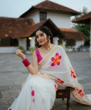anikha-surendran-in-set-saree-photos-009
