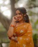 anikha-surendran-in-cotton-saree-with-thread-work-and-blouse-style-photos-002