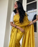 anikha-surendran-new-photos-in-golden-yellow-saree-002