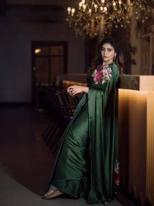 actress-anjali-in-green-saree-with-simple-work-photos-001