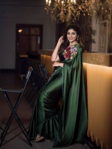 actress-anjali-in-green-saree-with-simple-work-photos