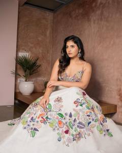 actress-anjali-in-new-lehenga-fashion-photos