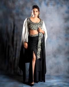 actress-anjali-latest-photoshoot-in-black-outfit-003
