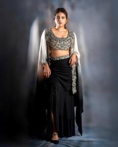 actress-anjali-latest-photoshoot-in-black-outfit-004