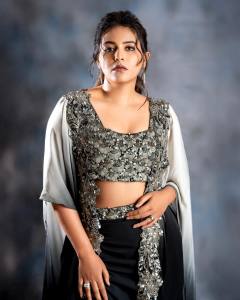 actress-anjali-latest-photoshoot-in-black-outfit