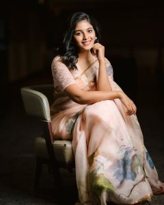 actress-anjali-latest-stills-003