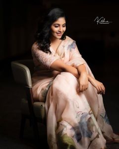 actress-anjali-latest-stills-004