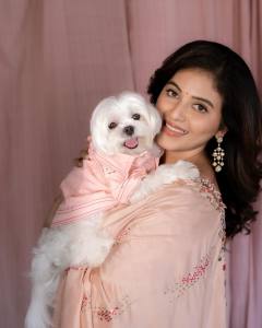 anjali-actress-with-her-pet-dog-photos-004