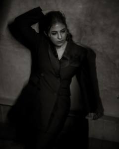 anjali-in-black-formal-wear-outfit-photos-004
