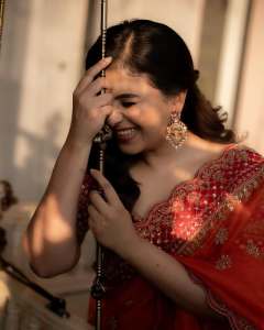 anjali-in-orange-net-heavy-work-saree-photos-001