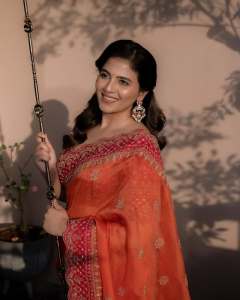anjali-in-orange-net-heavy-work-saree-photos-005
