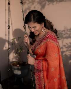anjali-in-orange-net-heavy-work-saree-photos-006