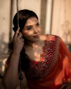 anjali-in-orange-net-heavy-work-saree-photos