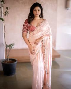anjali-wearing-thread-work-peach-saree-with-combo-blouse-ideas-photos-005