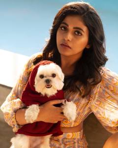 anjali-with-her-pet-photos-001