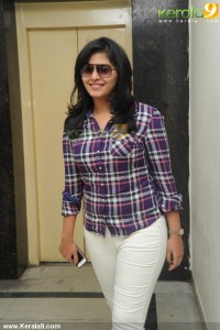 anjali_new_stills-00312