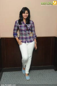 anjali_new_stills-00538