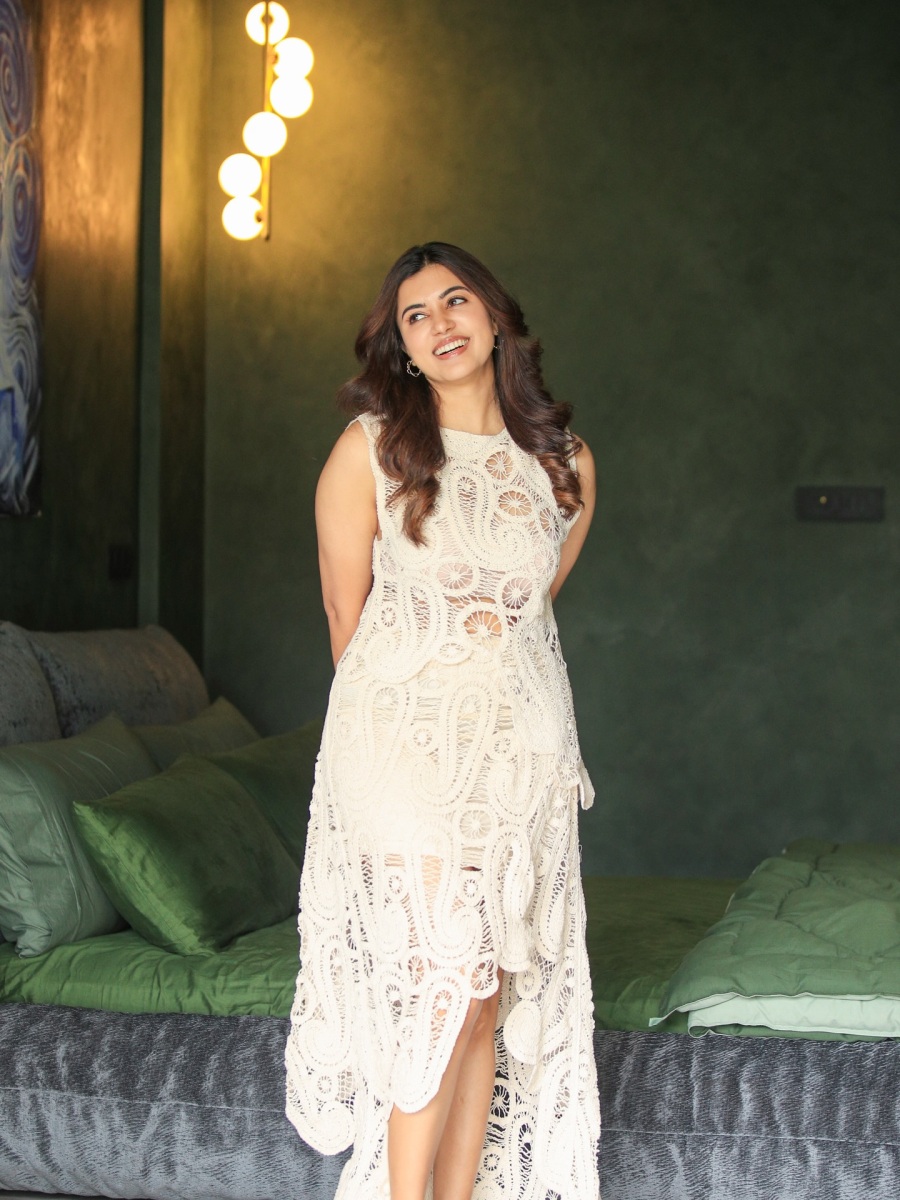 anju-kurian-in-white-hakoba-design-stylish-dress-images-006