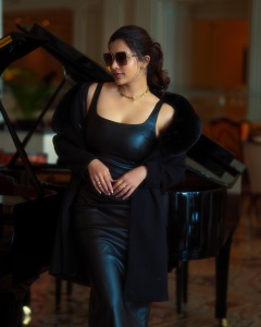 anju-kurian-in-black-bodycon-dress-with-jacket-images-003