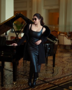 anju-kurian-in-black-bodycon-dress-with-jacket-images-005