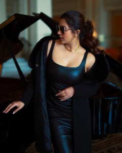 anju-kurian-in-black-bodycon-dress-with-jacket-images-007