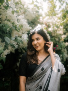anju-kurian-in-black-dot-saree-with-blouse-photos-003