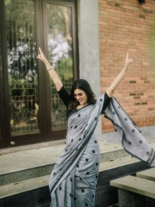 anju-kurian-in-black-dot-saree-with-blouse-photos-004